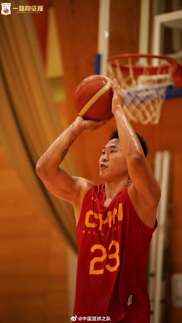 亚博-贺希宁美国特训成效显著，投篮运球全面提升|体育赛事讨论|中国篮球之队|中国男篮|量变|训练_新浪体育_新浪新闻