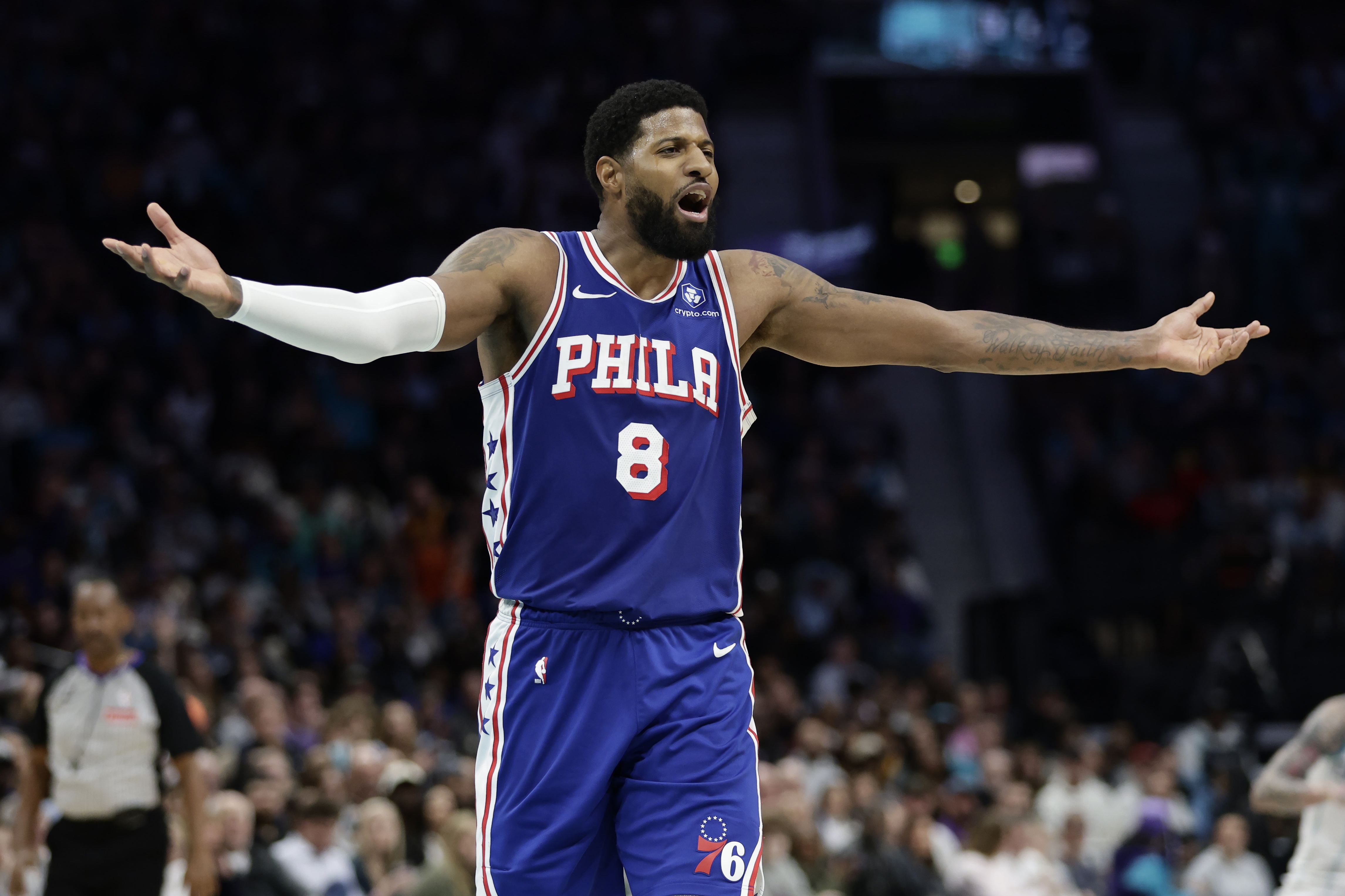 亚博官网-胶着时刻攻防发力！保罗·乔治19中9拿26分13板4断1帽 罚球5中4