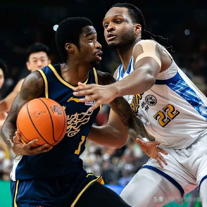 亚博体育-萨林杰倒了，广东内线塌了，体系被迫重启|广东队|广东男篮|王少杰|篮板|杜锋_新浪体育_新浪新闻